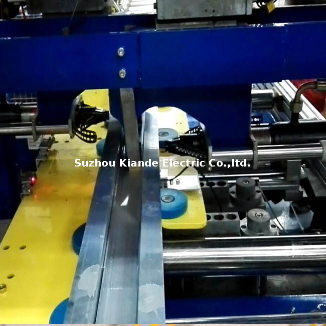 Industrial busbar self-piercing riveting gun and hydraulic power pack for clinching and punching